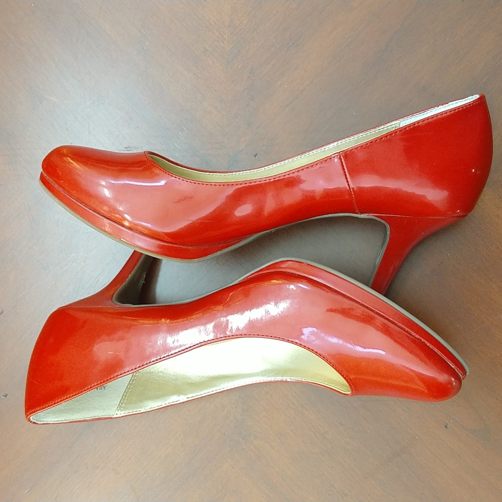 Red Pumps - Picture 2 of 5